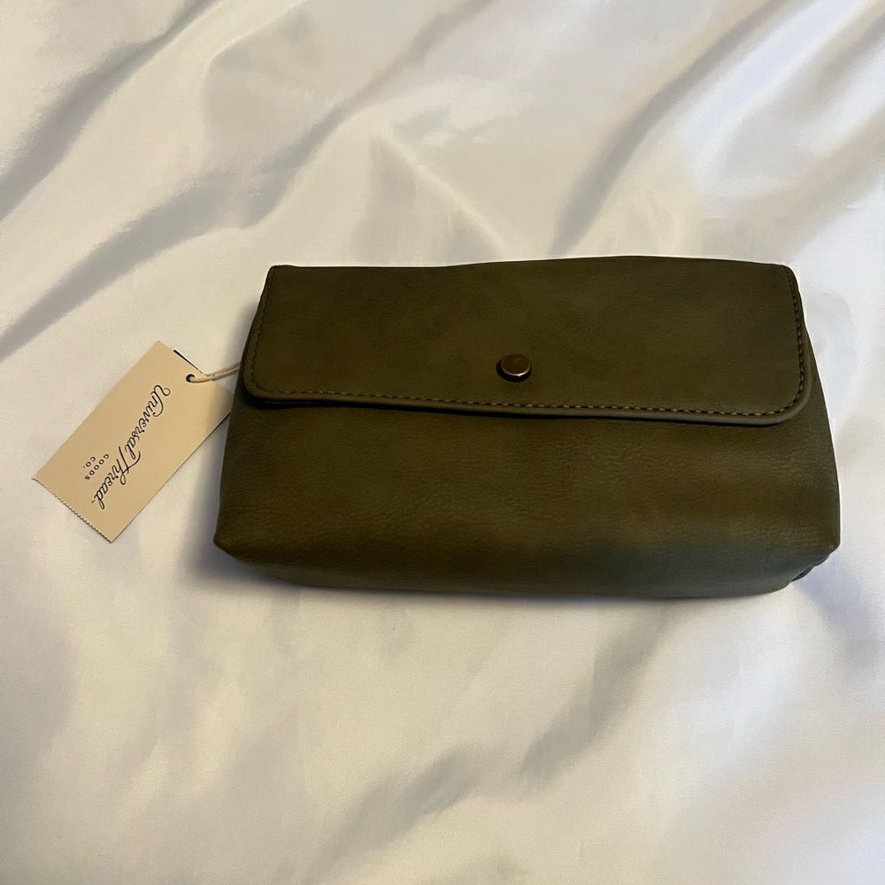 Universal Thread Crossbody 